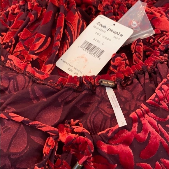 Free People
Velveteen Dreams Velvet Crop Top - Picture 3 of 3